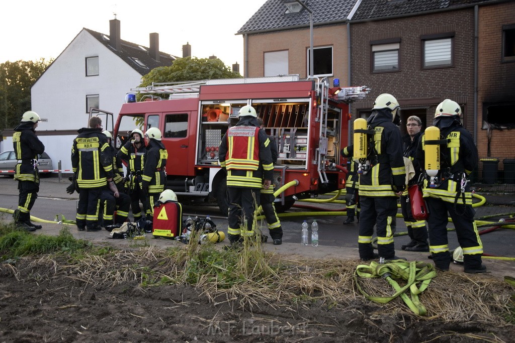 Feuer 2 Vollbrand Reihenhaus Roggendorf Berrischstr P168.JPG - Miklos Laubert